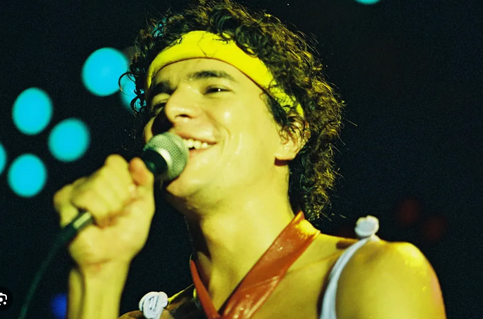 Nesta sexta-feira (01/05), às 19h30, no Cine Paiaguás, terá a exibição do filme: CAZUZA – O TEMPO NÃO PARA